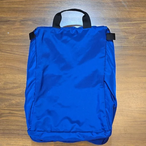 L.L. Bean Large Blue Hanging Toiletry Bag - Picture 9 of 11